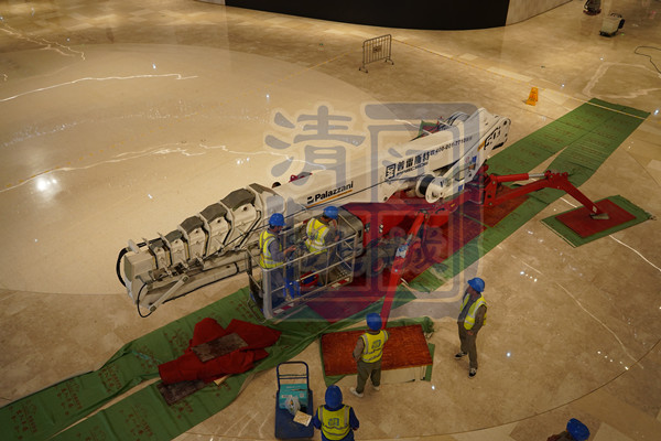 江城清洗：點(diǎn)亮萬象城鳳凰燈