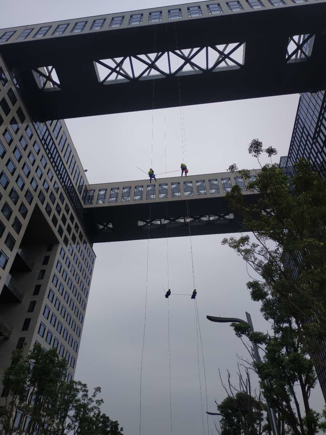 【江城清洗】中秋國慶，他們不放假！