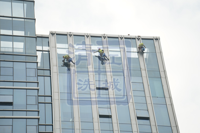 武漢哪家外墻清洗公司好？江城清洗公司