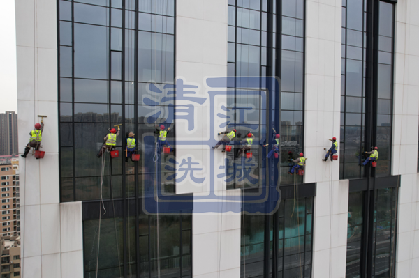 專業(yè)外墻清洗公司，江城清洗——29載行業(yè)深耕品牌