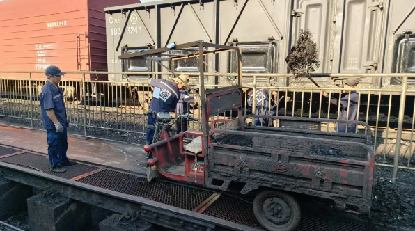 江岸車輛段項目組夏日奮戰(zhàn)紀實